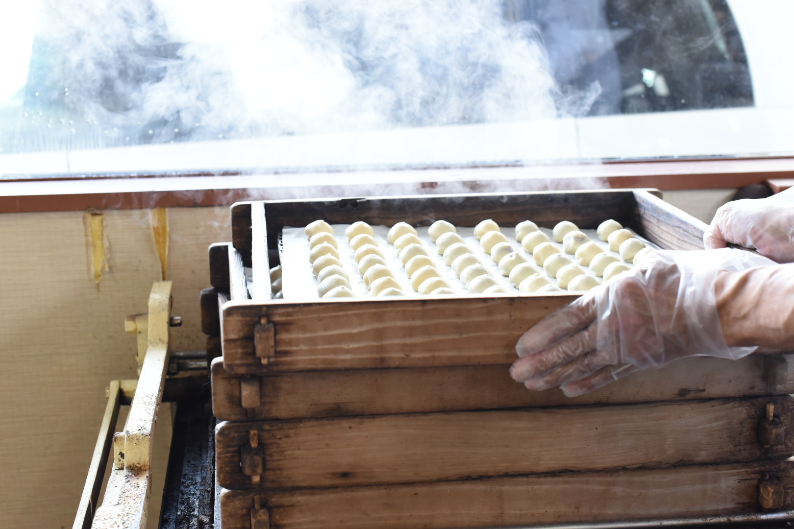 川棚まんじゅうが蒸しあがる瞬間